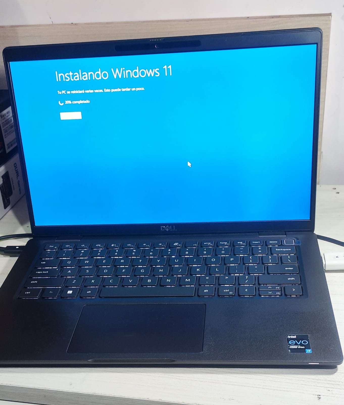Laptop Dell latitude intel core i7 11va Gen - Imagen 2