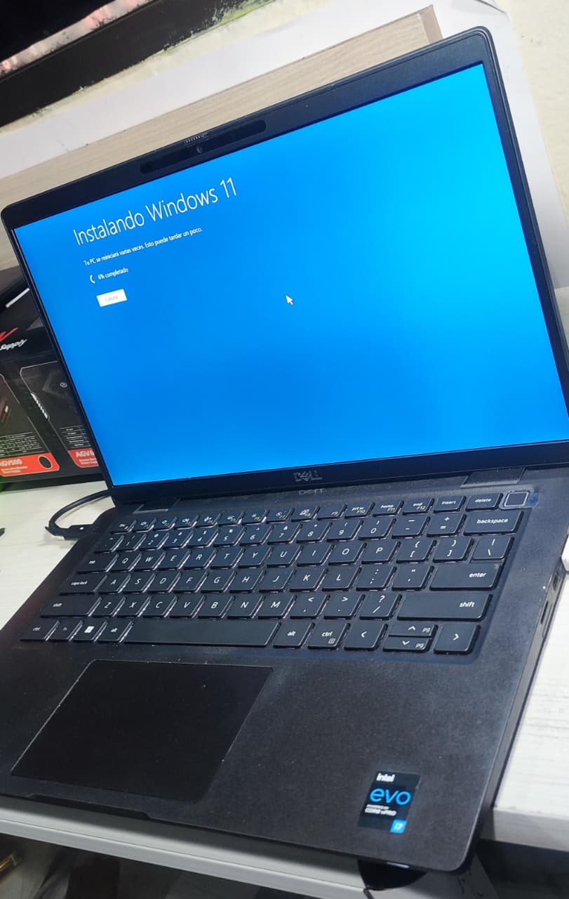 Laptop Dell latitude intel core i7 11va Gen - Imagen 5